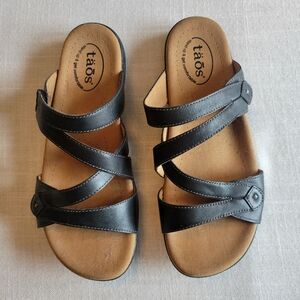 Taos Footwear Womens Black and Tan Sandals